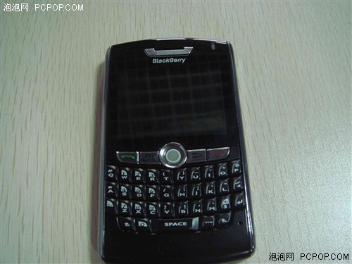 商务且娱乐！黑莓8820打特价低于2000