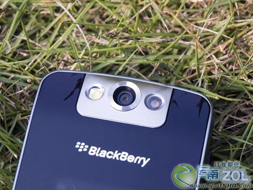 首款翻盖造型 黑莓8220智能手机2K出头_手机