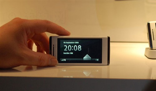 三星展出透明MicroLED和W25手机AI时代的科技先锋