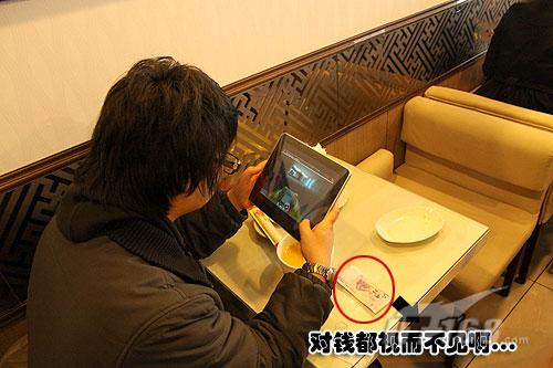 厕所比床上爽苹果iPad十场景真人测试