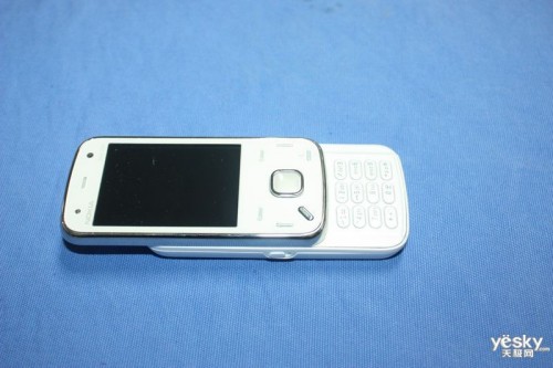 我自巍然不动 诺基亚800W拍照N86售2700元_