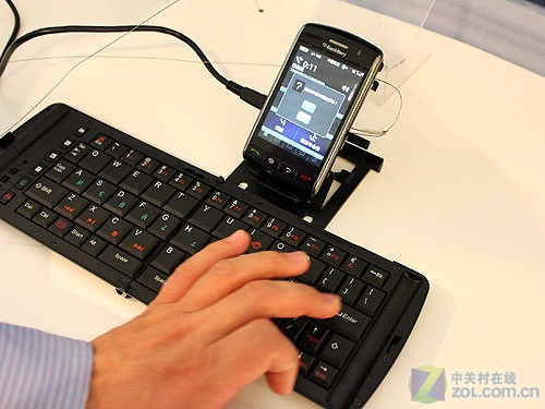 蓝牙键盘+黑莓四大系列产品亮相通讯展