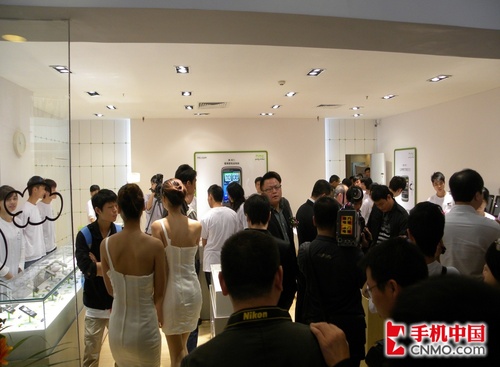 HTC中国大陆首家授权专卖店正式揭幕_手机