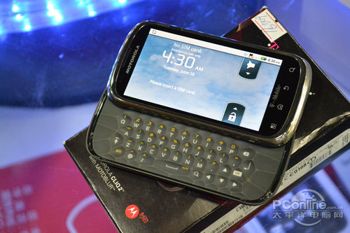 动感十足 侧滑摩托罗拉CLIQ2仅1999元_手机