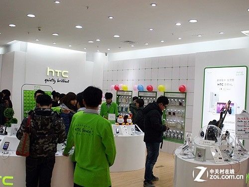 One X售价将一致 HTC蓝色港湾专卖店开业_手