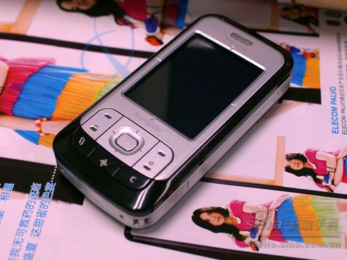 图为:诺基亚 6110navigator