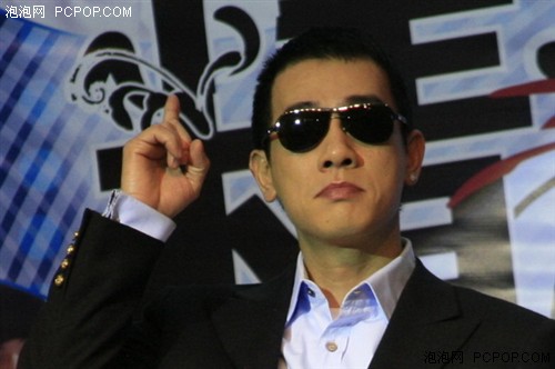 65P:陈小春范冰冰亲临《精舞门》开机_笔记本