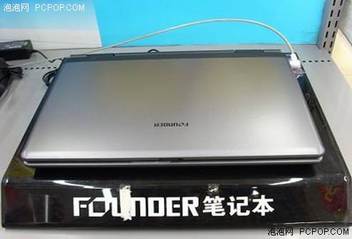 “变脸”时尚笔记本方正R620仅3999