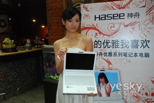 就是看美女模特穿着暴露发布会再起艳照门