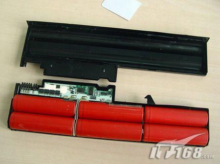 这块电池也是一个比较常见的结构:笔记本电池