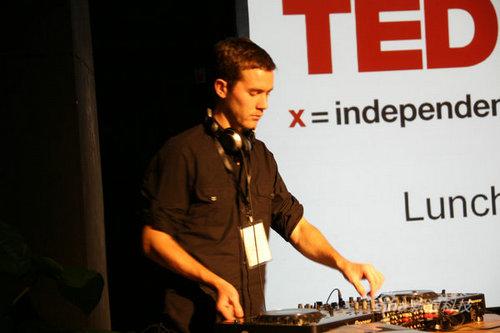 图文:现场DJ_滚动新闻