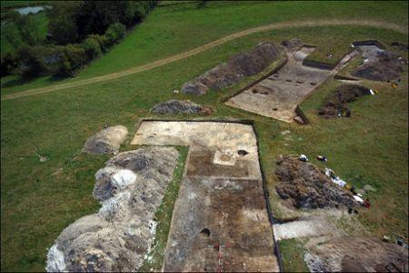 科学家发现英国史前巨石阵修建者村落