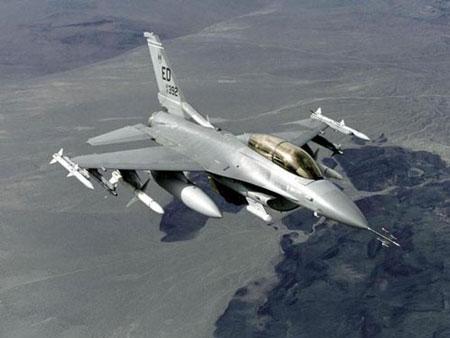美军方改口称美小镇神秘UFO实为F-16战机(图)