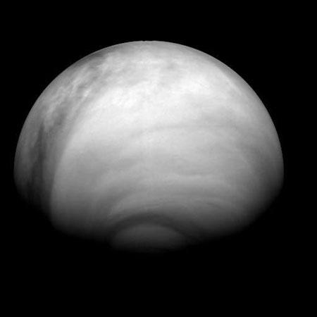 金星发现明暗交错变化的神秘雾带(图)