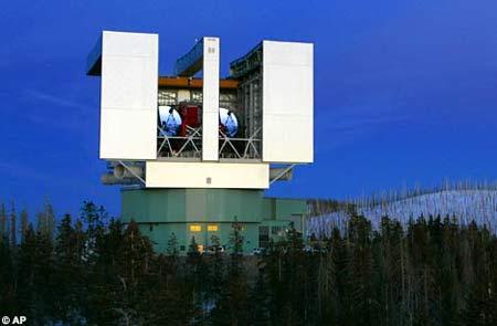 世界最大双筒望远镜投入使用清晰度超哈勃