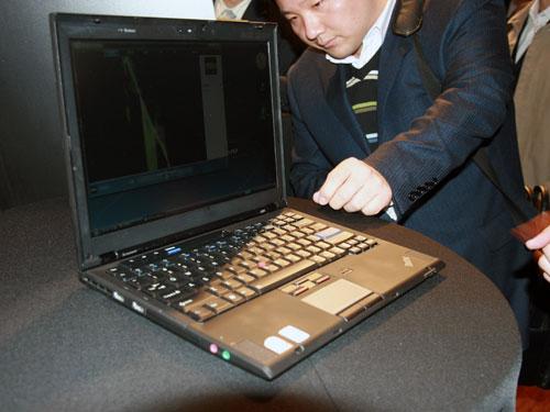联想ThinkPadX300笔记本发布会组图(3)