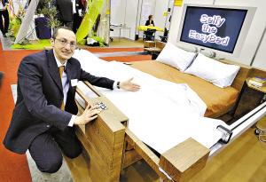 意大利发明懒人床可自动换床单