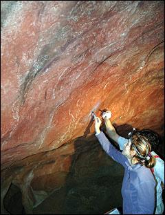 科学家发现史前洞穴壁画耗时两万年完成(图)
