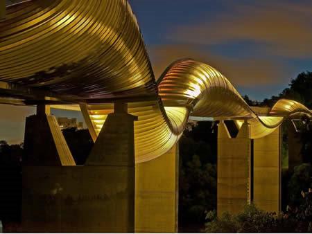 十大不可思议桥梁：新加坡动感人行天桥