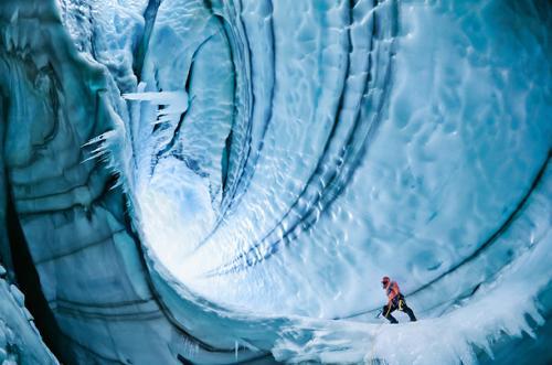 新书展示地球自然奇观：冰岛大冰洞