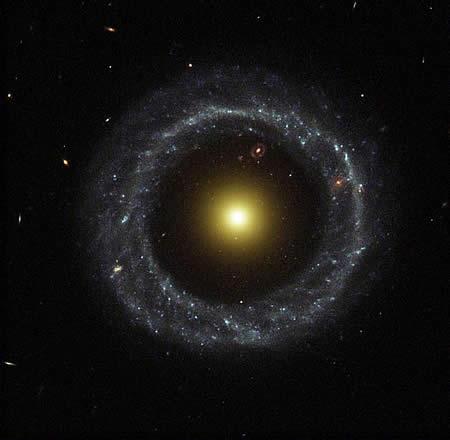 宇宙十大迷人星系：壮观黑眼星系上榜(组图)(2)