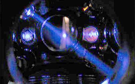 白衣秀士锶红颜 世界最精准原子钟3亿年误差不到1秒(图)