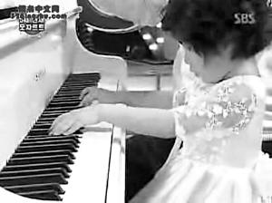 5岁盲童音乐天赋突出听过1遍即可弹出(图)