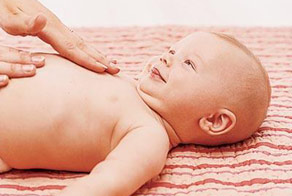 新生儿脐疝的病因与治疗