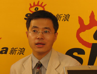 图文:卢勤做客新浪--营养专家陈伟博士