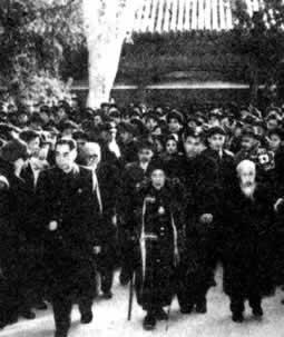 1956年11月12日,中共中央派团晋谒中山陵