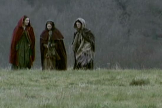 <em>三姊妹</em>共同生活