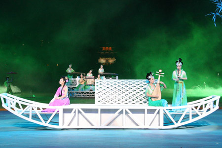 开幕式上的歌舞朗诵表演《春江花月夜》