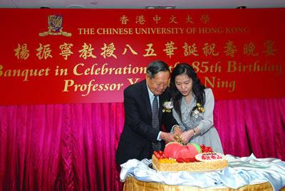 甜蜜爱情：杨振宁翁帆夫妇合影集