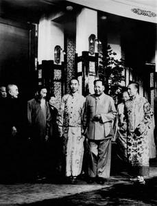 1954年毛泽东在北京中南海接见达赖喇嘛.丹增嘉措与班禅额尔德尼.确吉坚赞