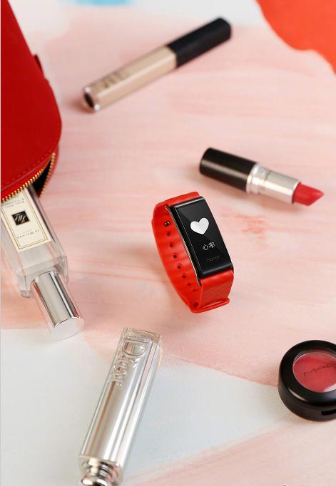 天猫玩物节燥起来 荣耀畅玩手环A2魅焰红燃爆