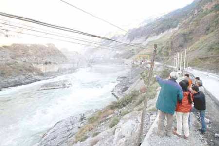西南地区水电开发进入“大跃进”。章轲摄(资料图片) 西南地区水电开发进入“大跃进”。章轲摄(资料图片)
