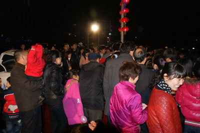 互联网业发展快速 登封市组织网友参加灯谜大会