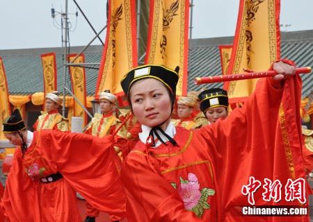 1月30日,广西首府南宁迎来2011年第一件重大文化盛事——南宁孔庙迁建落成仪式暨祭孔大典。杨志雄摄 1月30日,广西首府南宁迎来2011年第一件重大文化盛事——南宁孔庙迁建落成仪式暨祭孔大典。杨志雄摄