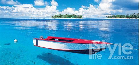 大溪地的海水湛蓝清澈到难以置信。 大溪地的海水湛蓝清澈到难以置信。