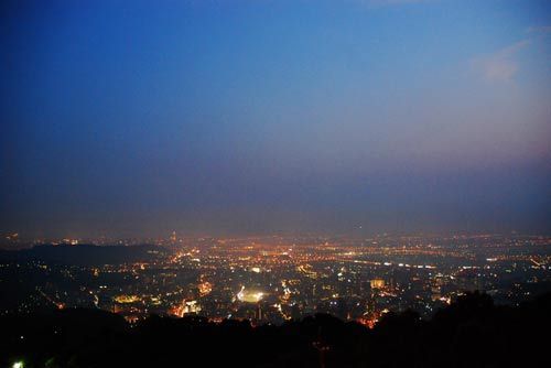 阳明山上看万家灯火 阳明山上看万家灯火