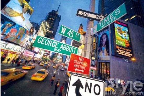 5. 纽约时报广场(Times Square),纽约城最五光十色的生活汇聚于此。 5. 纽约时报广场(Times Square),纽约城最五光十色的生活汇聚于此。