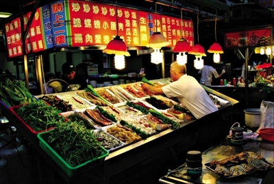台湾高雄六合夜市。牧小目/CFP 台湾高雄六合夜市。牧小目/CFP
