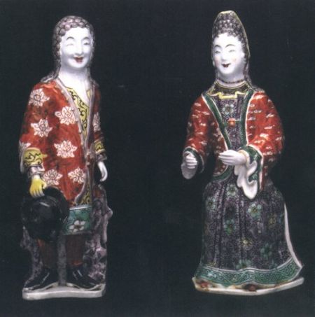 康熙五彩西洋夫妇瓷塑像