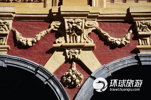 里尔古老的证券交易所的大门 里尔古老的证券交易所的大门