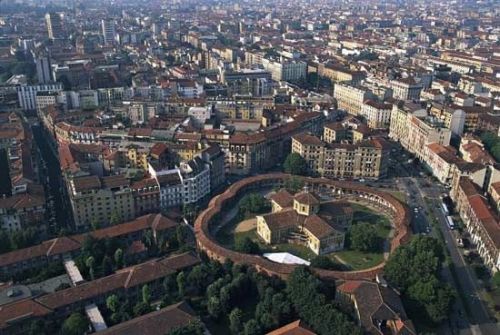 米兰(意大利语:Milano)是意大利的西北方大城 米兰(意大利语:Milano)是意大利的西北方大城