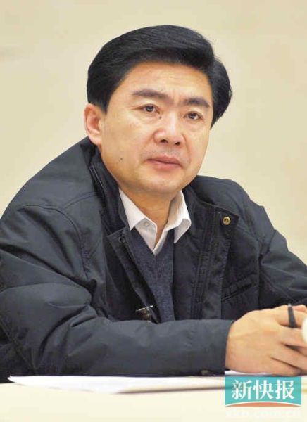 广东省委常委、深圳市委书记王荣接受人民日报采访谈改革和社会管理 广东省委常委、深圳市委书记王荣接受人民日报采访谈改革和社会管理