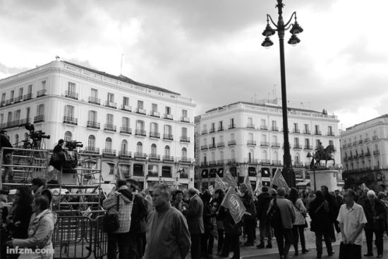“五一”国际劳动节当天，西班牙首都马德里市民走上街头，反对新劳动法和财政紧缩 (施瑜/图)