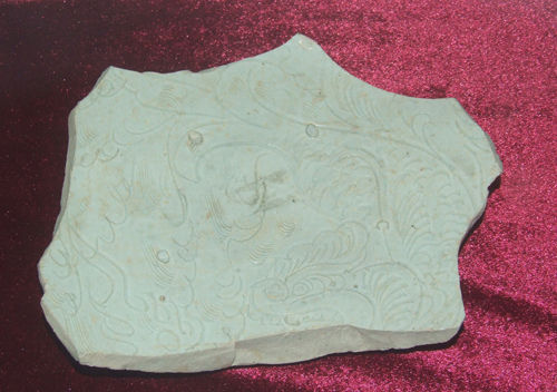 19. 北宋青白釉刻花摩羯纹残片