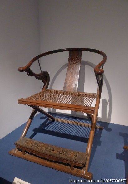 黄花梨透雕麒麟纹圈椅一对 王世襄旧藏 长60.7厘米，宽48.7厘米，高107厘米