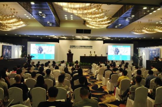 拍卖会现场 拍卖会现场